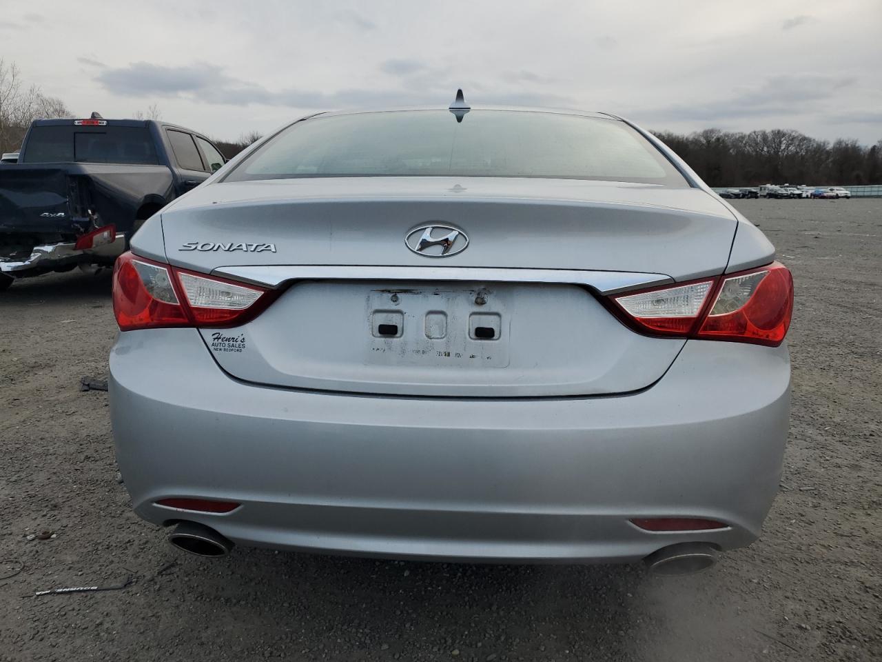 2011 Hyundai Sonata - Image 6