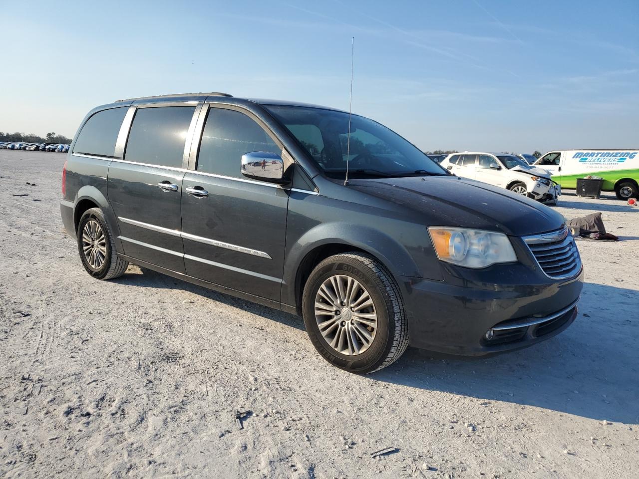 2014 Chrysler Town & Country - Image 4