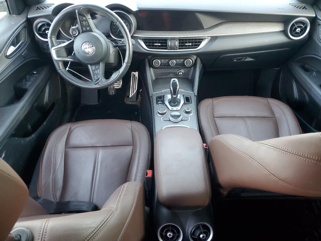 2022 Alfa Romeo Stelvio - Image 8