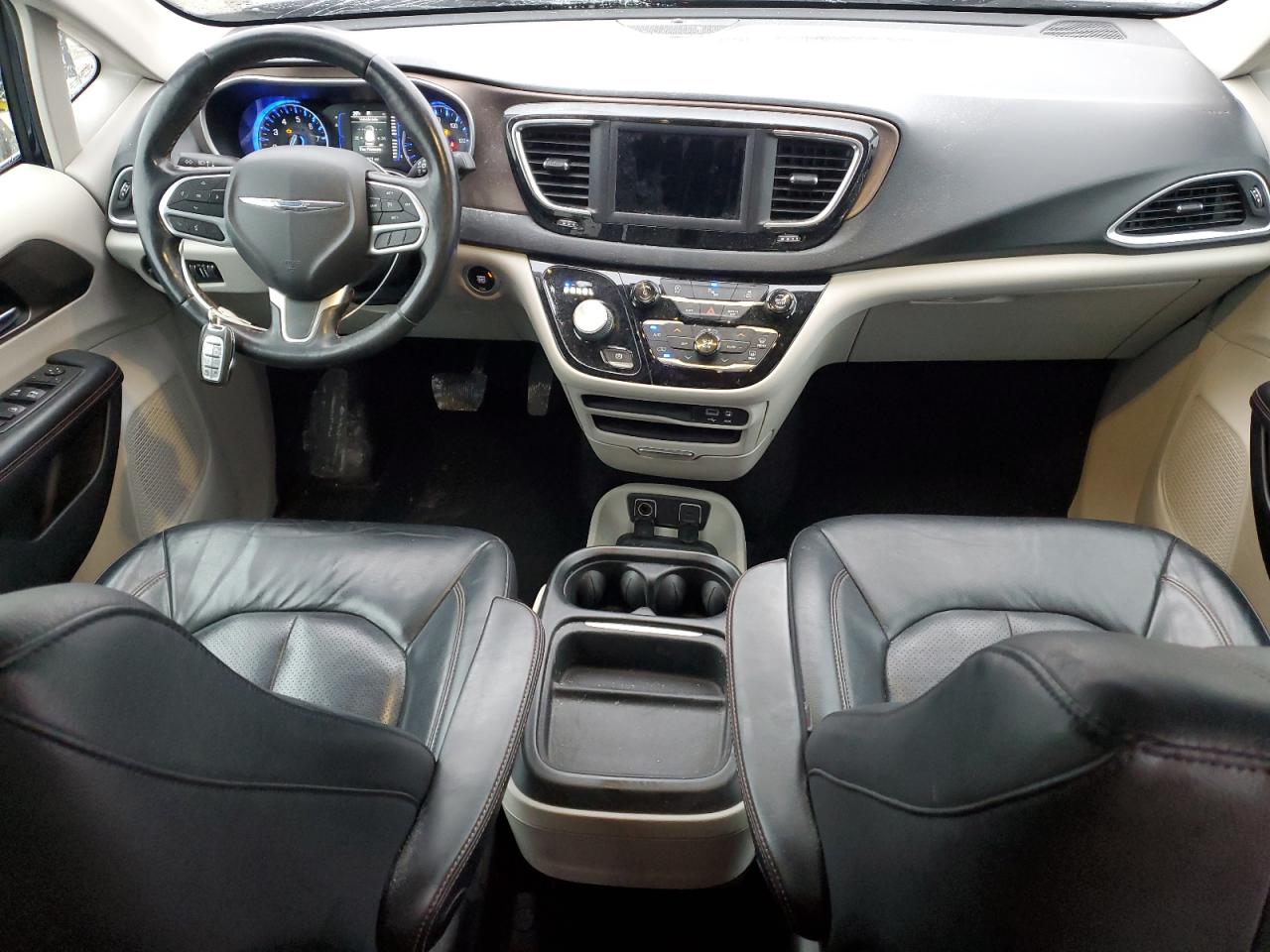 2019 Chrysler Pacifica - Image 8