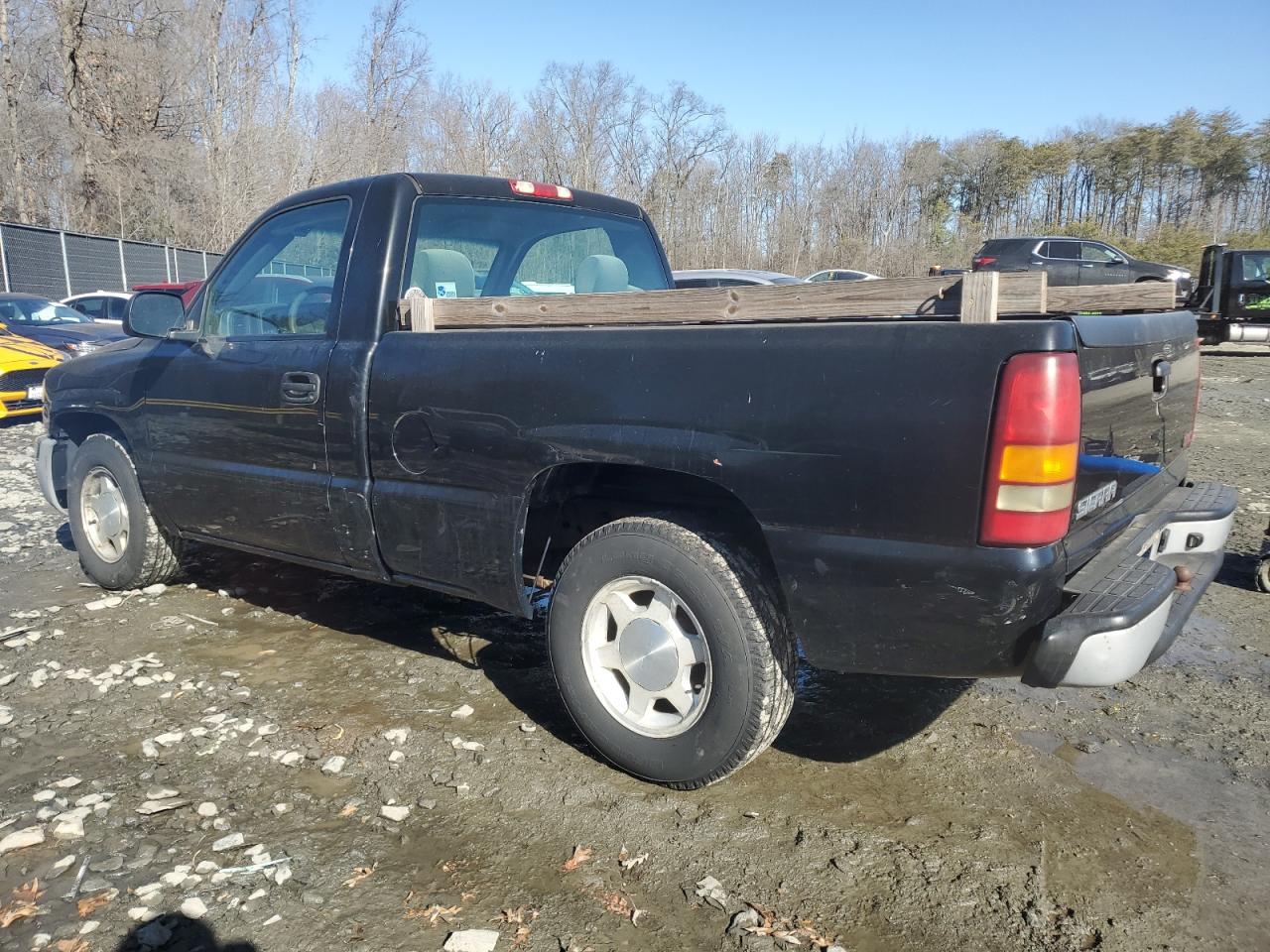 2003 GMC Sierra - Image 2