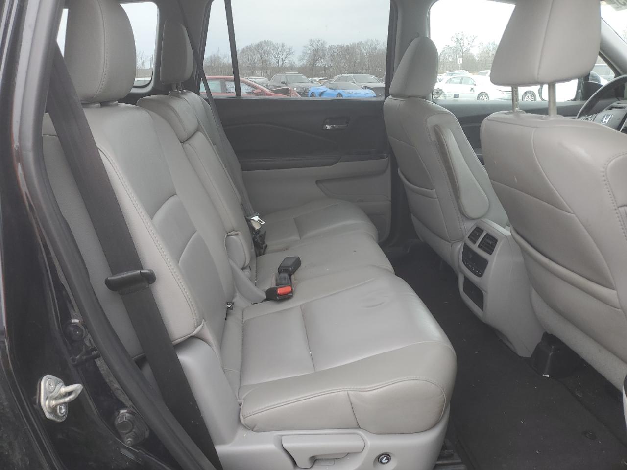 2017 Honda Pilot - Image 11