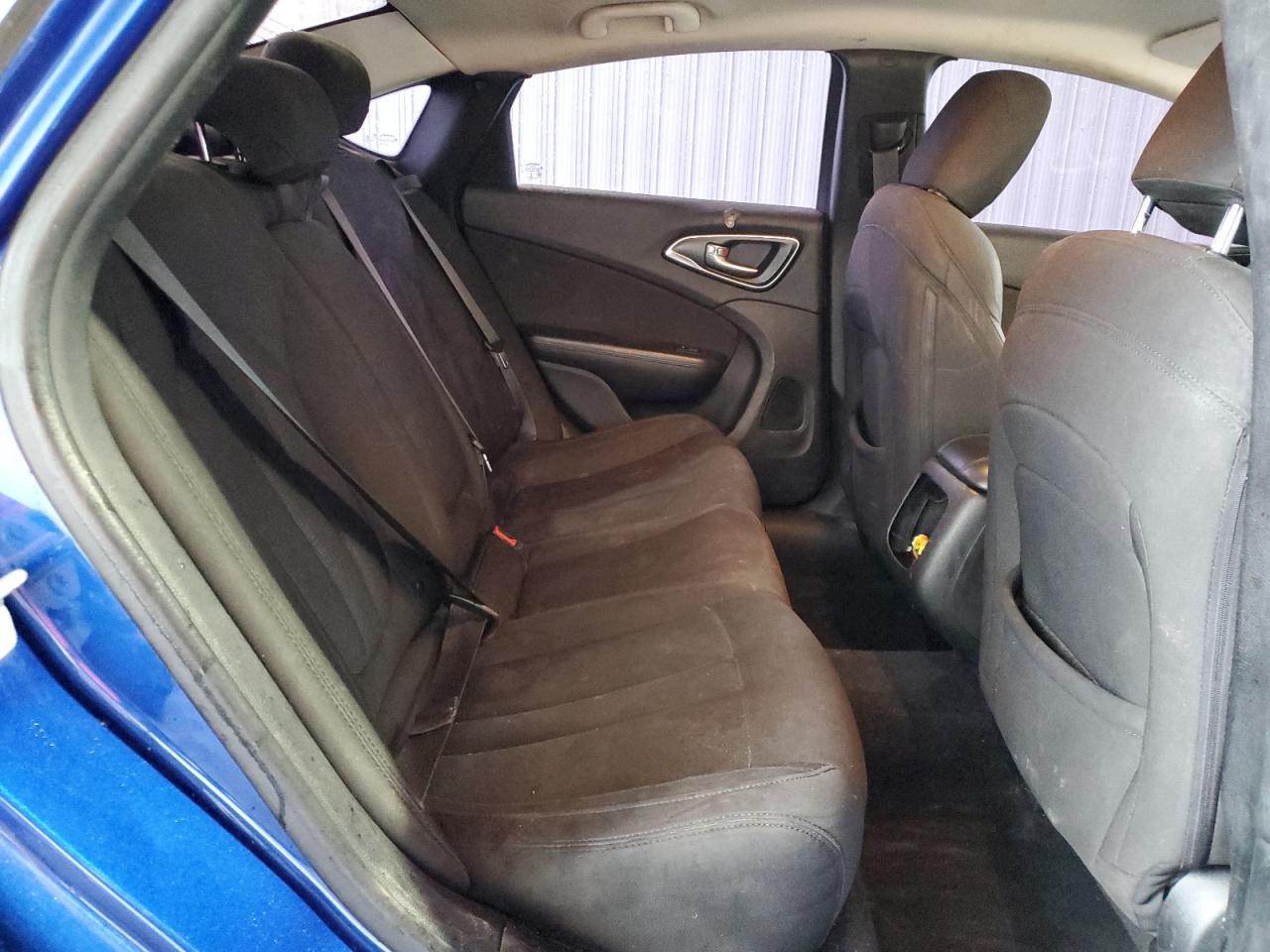 2015 Chrysler 200 - Image 10