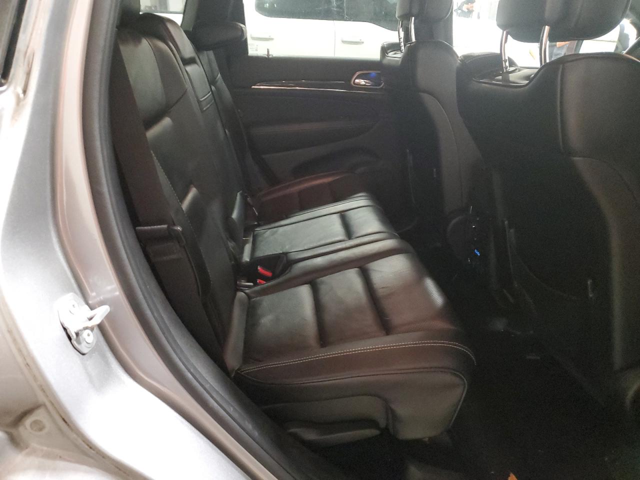 2015 Jeep Grand Cherokee - Image 11