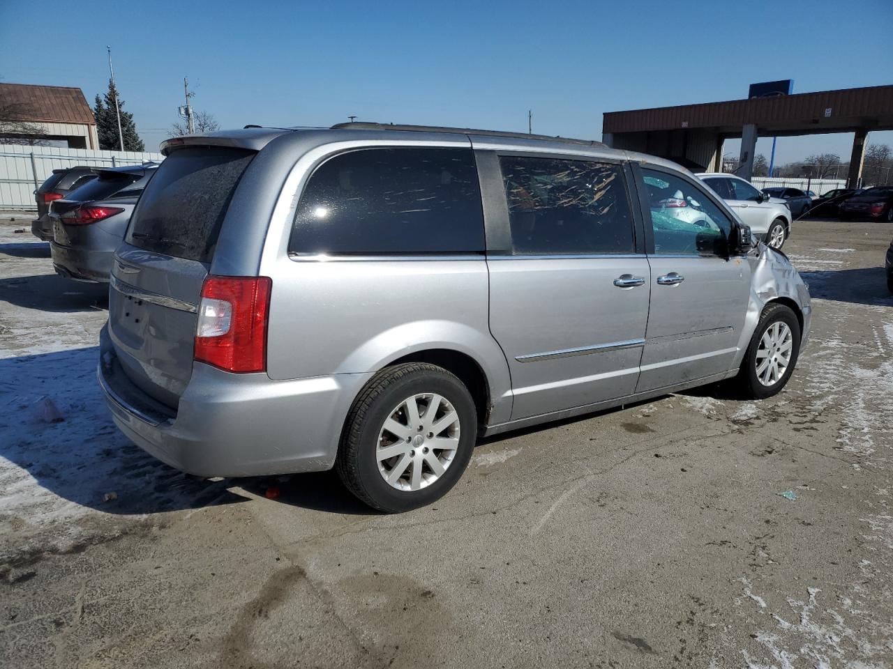 2014 Chrysler Town & Country - Image 3
