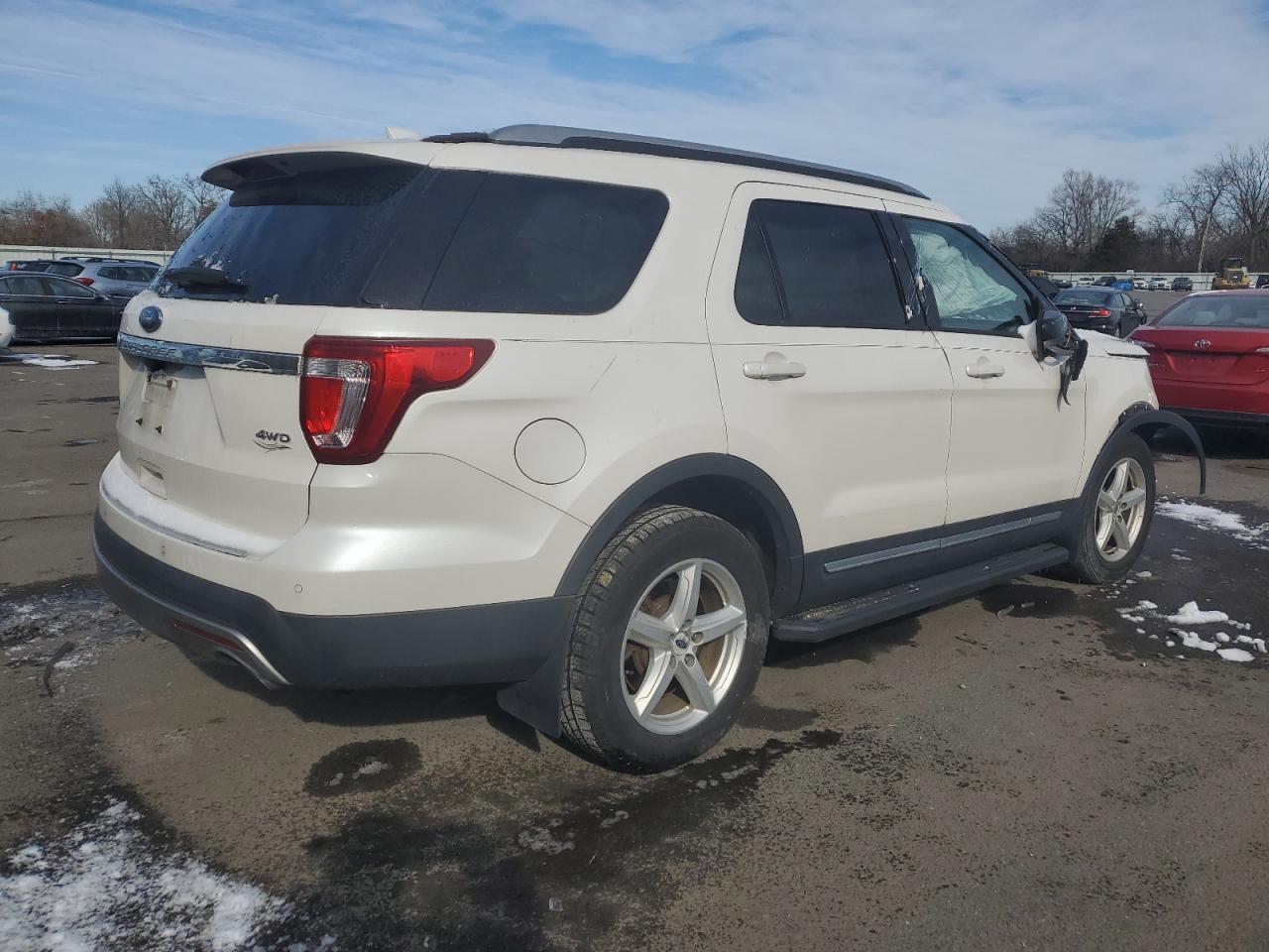 2016 Ford Explorer - Image 3