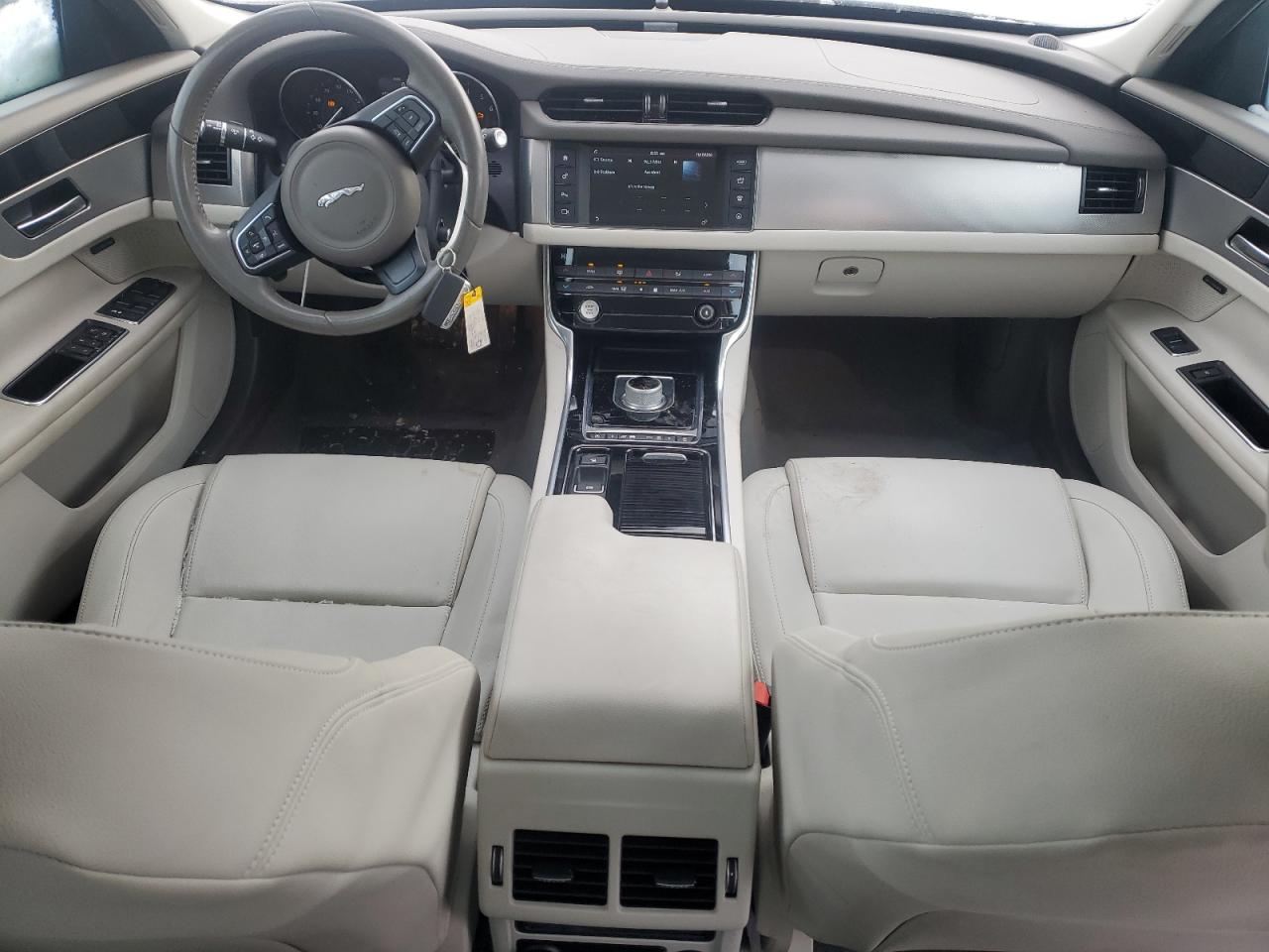 2016 Jaguar XF - Image 8
