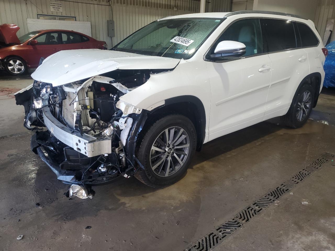 2018 Toyota Highlander - Image 1