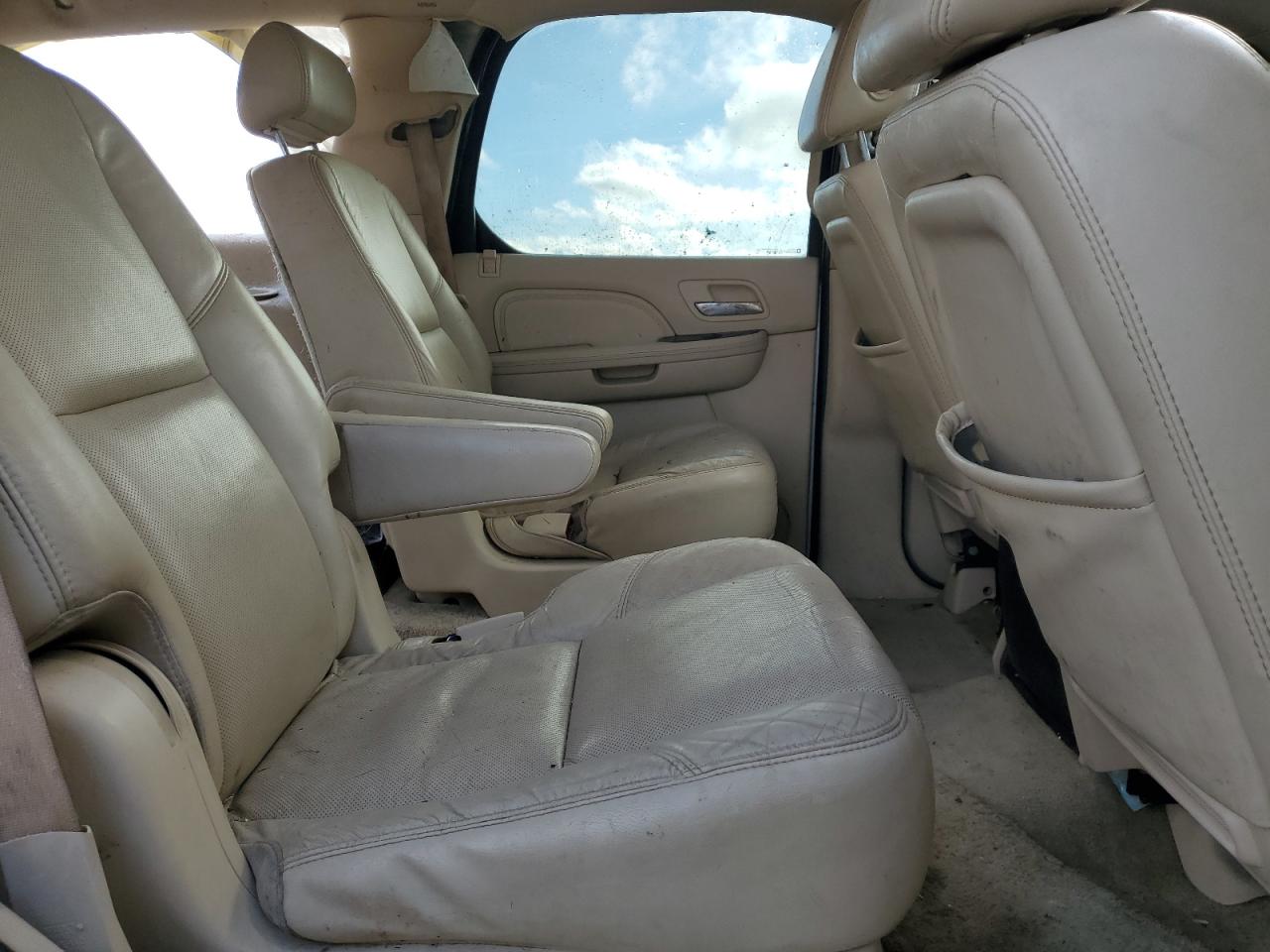 2007 Cadillac Escalade - Image 11