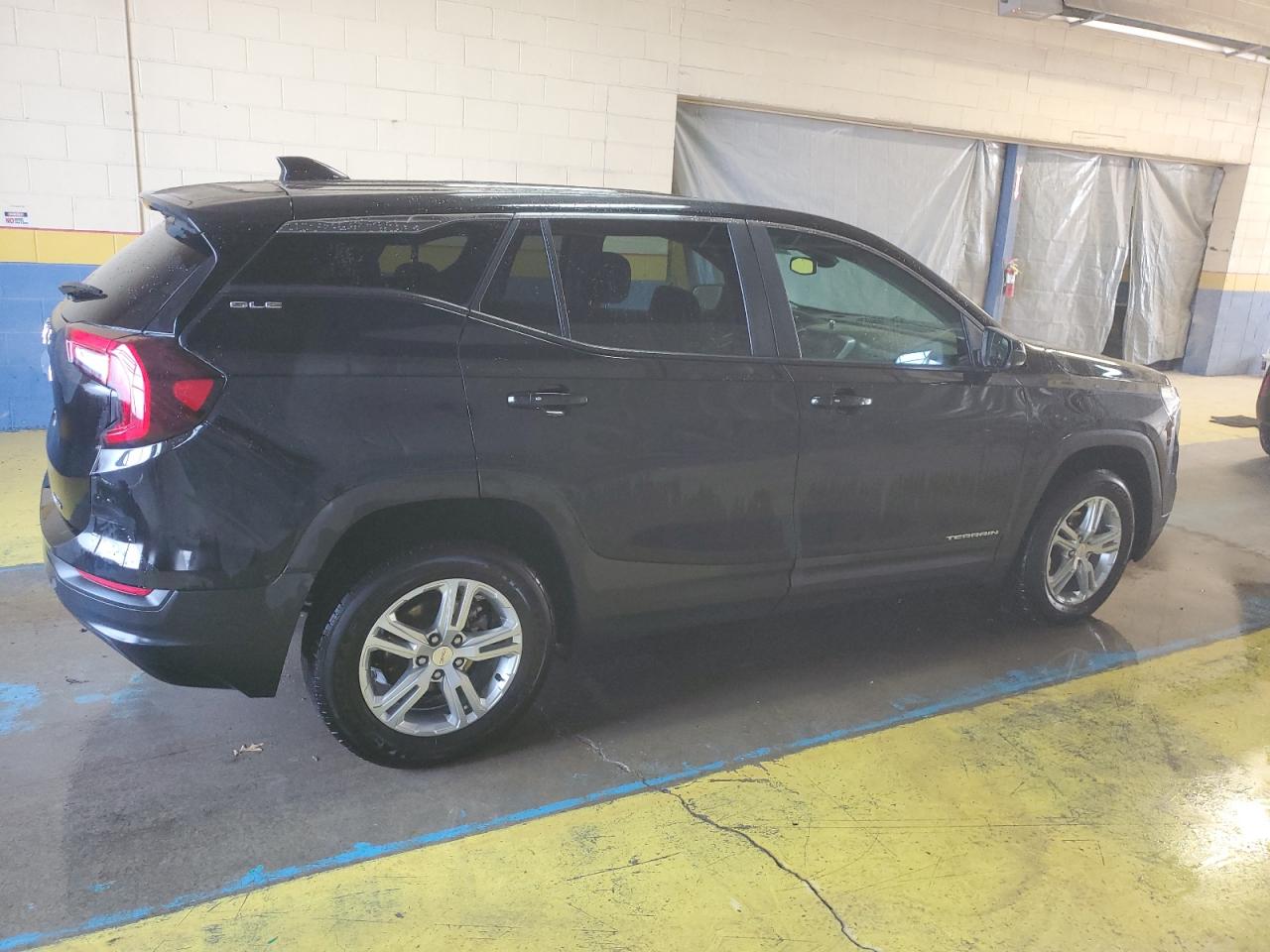 2022 GMC Terrain - Image 3