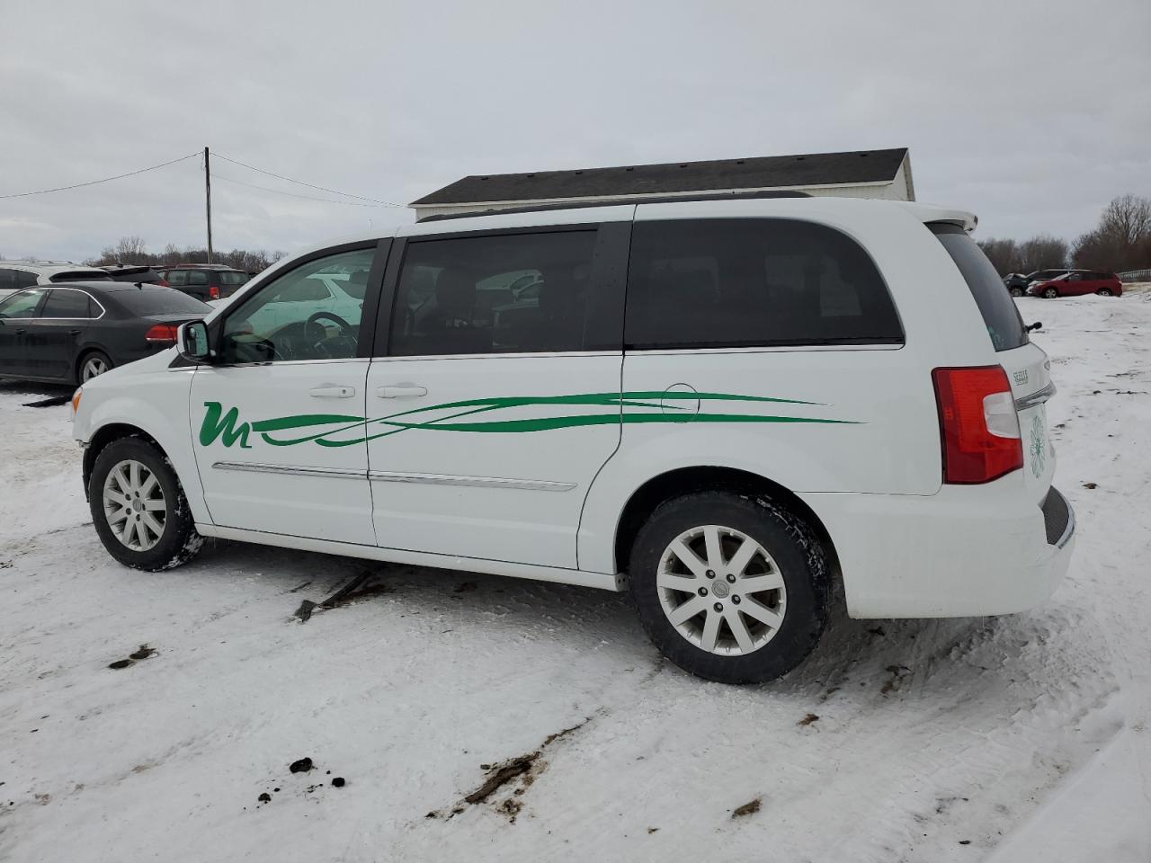 2016 Chrysler Town & Country - Image 2