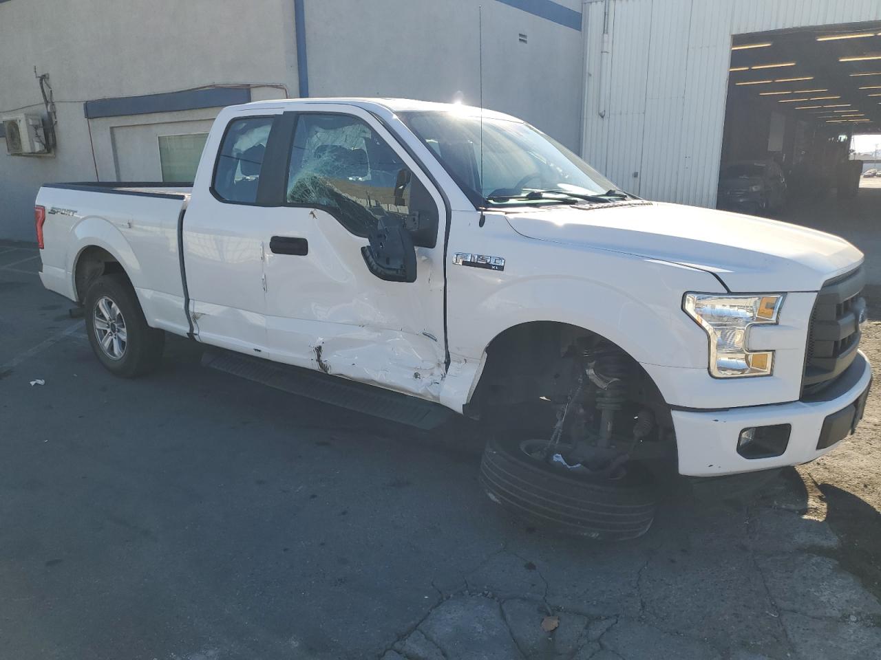 2015 Ford F-150 - Image 4