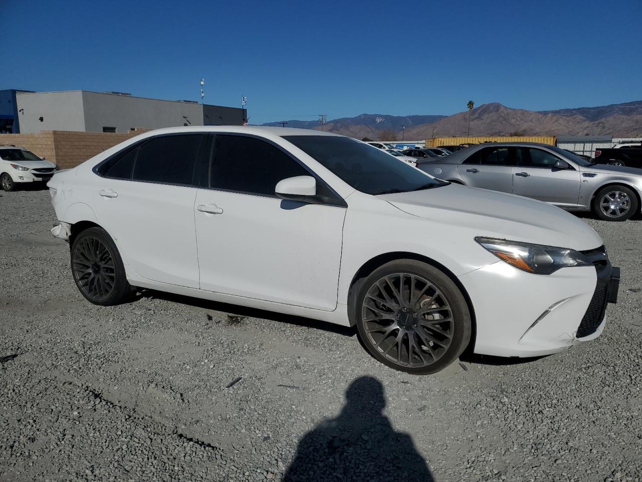 VIN 4T1BF1FK9GU218457 2016 TOYOTA CAMRY no.4