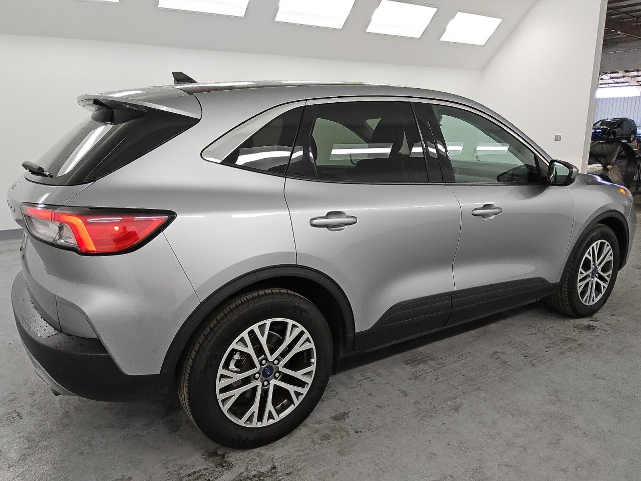 2022 Ford Escape - Image 3