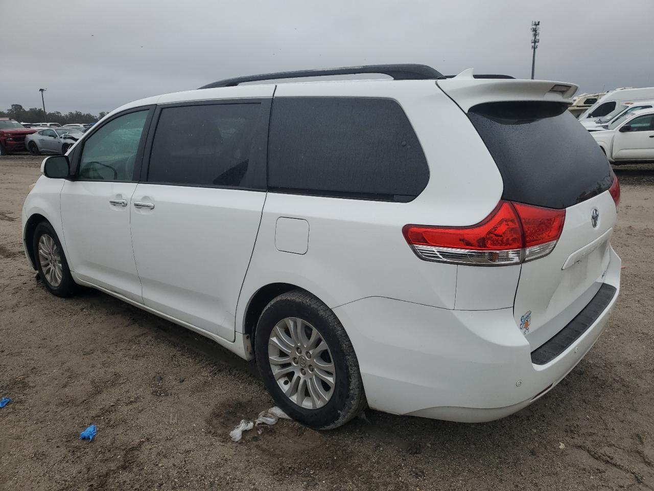 2011 Toyota Sienna - Image 2