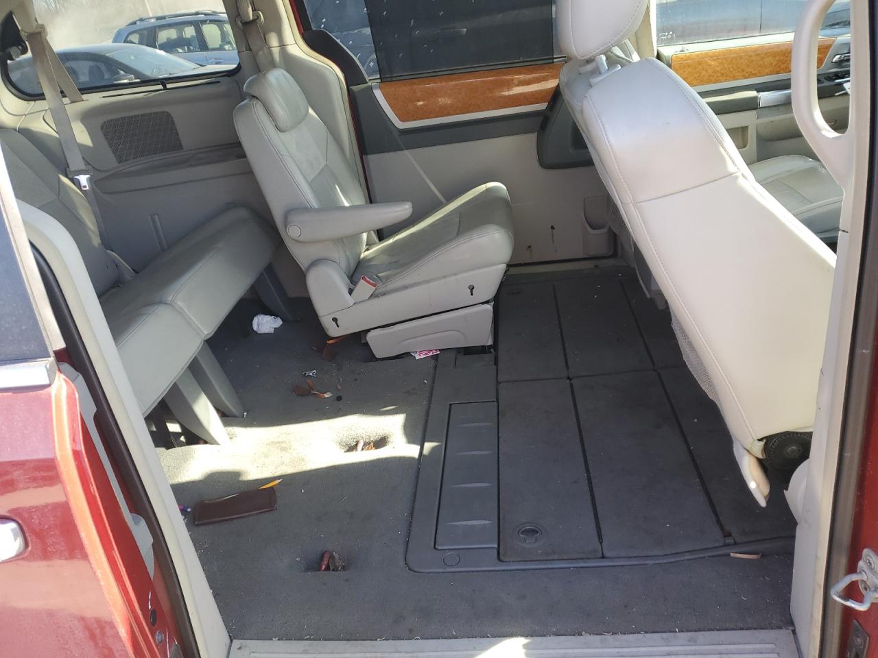2008 Chrysler Town & Country - Image 12