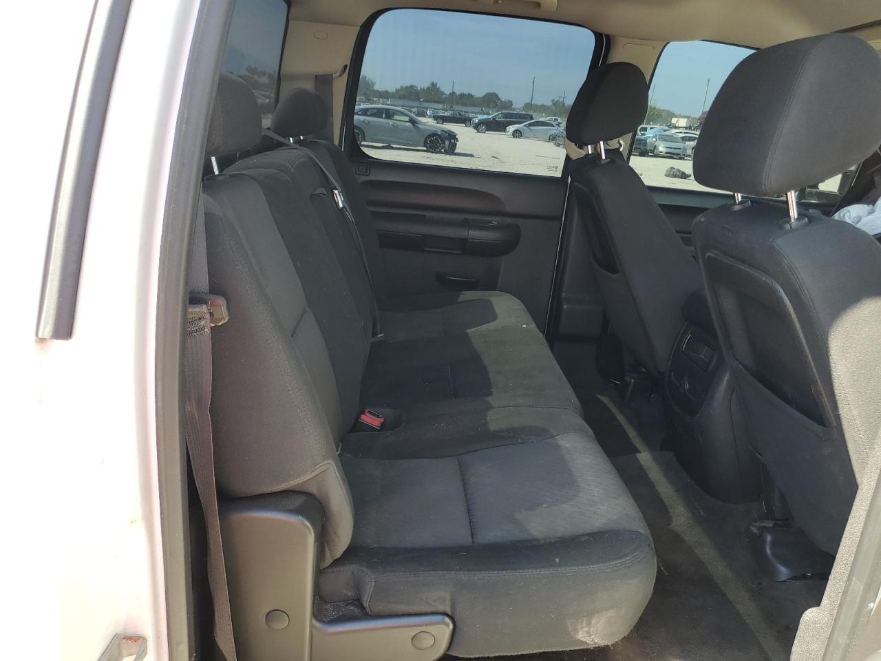 2014 Chevrolet Silverado - Image 10