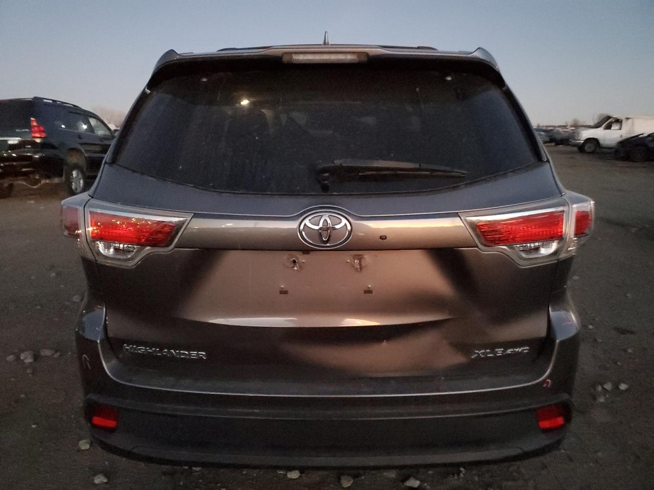 2016 Toyota Highlander - Image 6