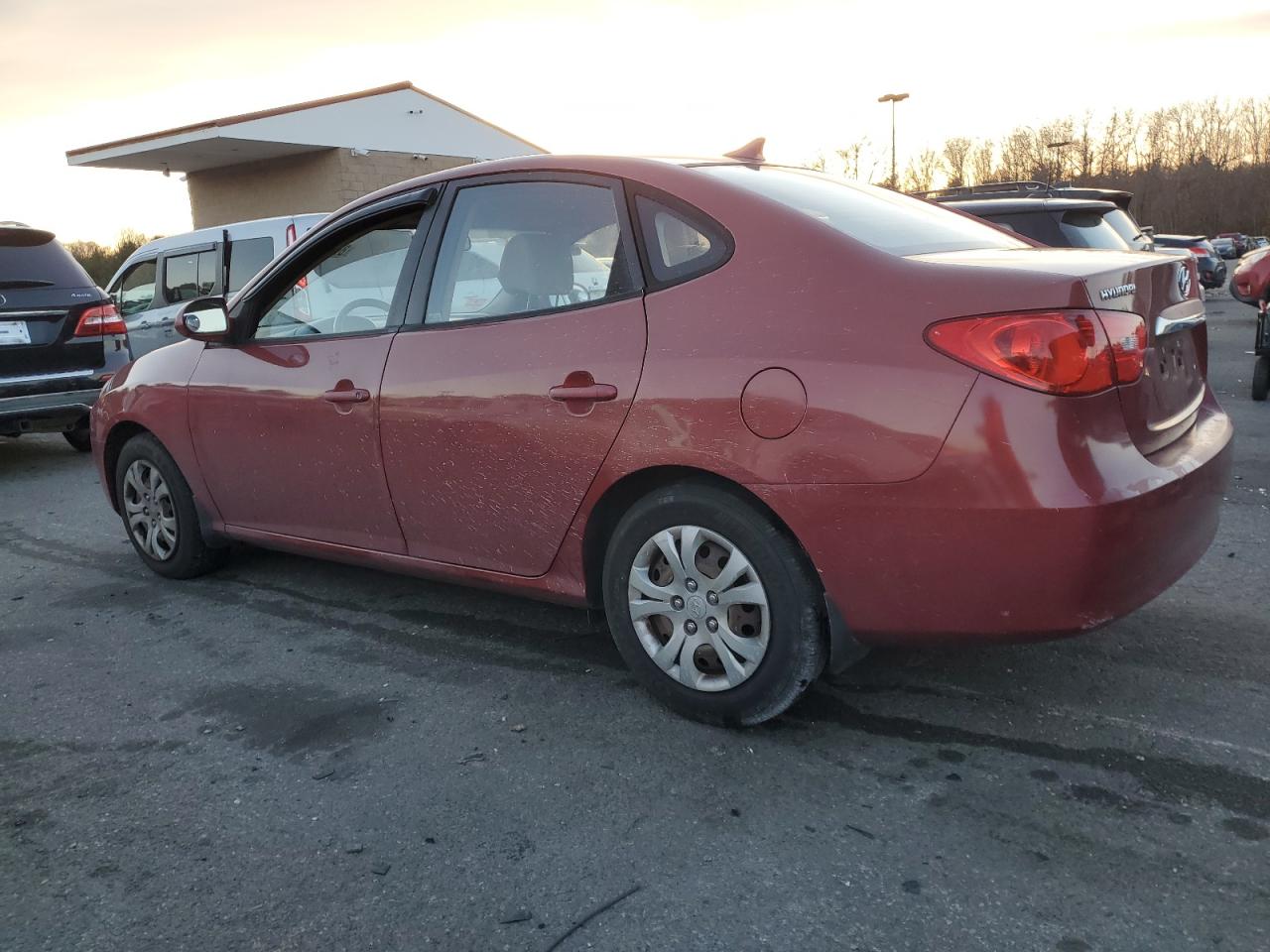 2010 Hyundai Elantra - Image 2