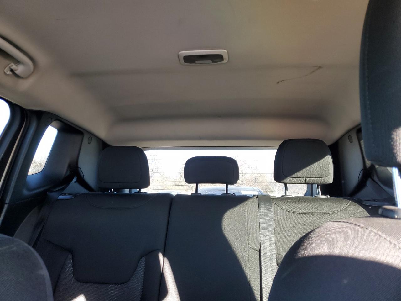 2015 Jeep Renegade - Image 10