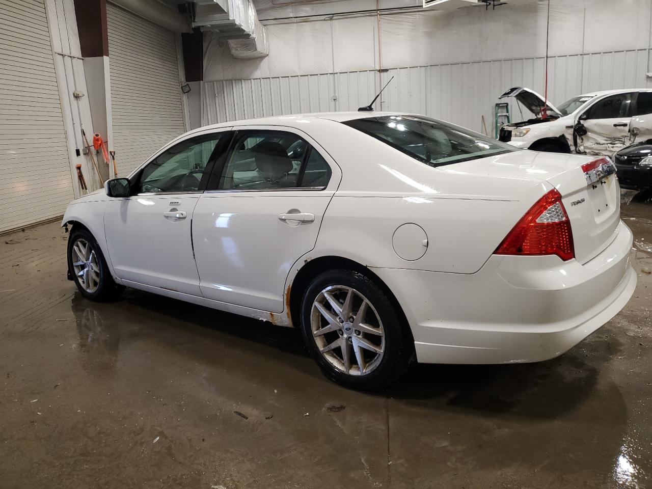 2011 Ford Fusion - Image 2
