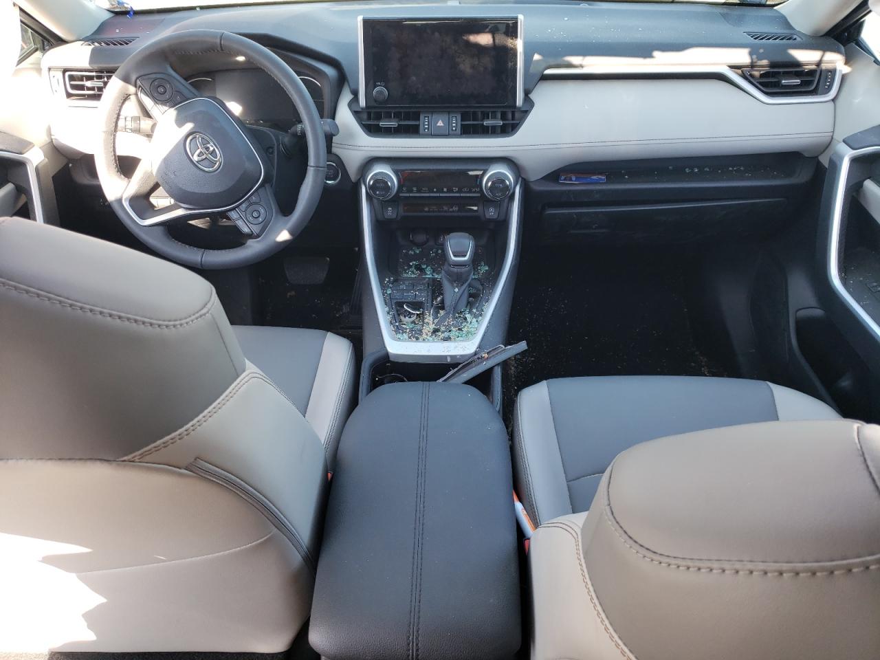 2024 Toyota RAV 4 - Image 8