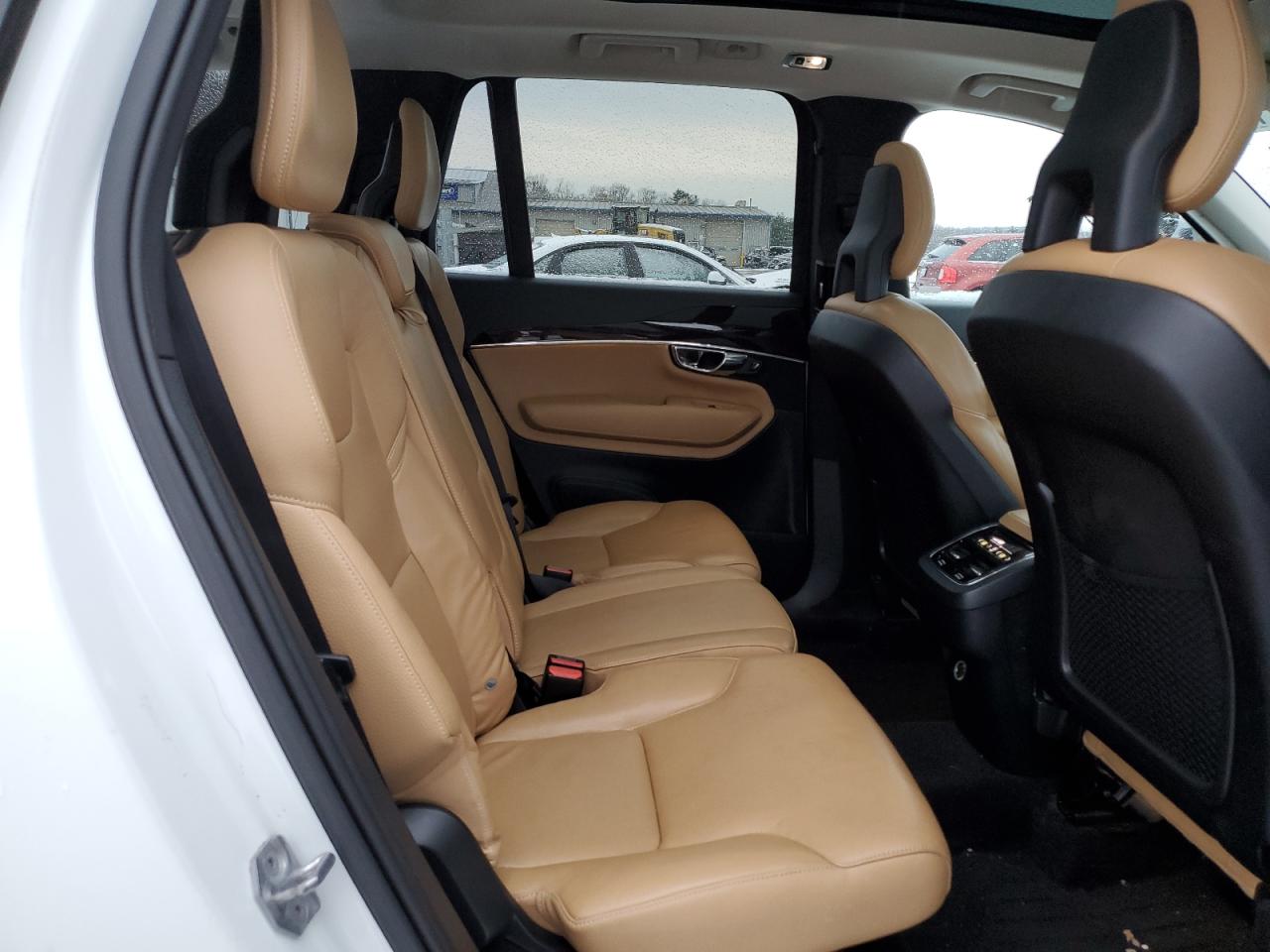 2016 Volvo XC90 - Image 10