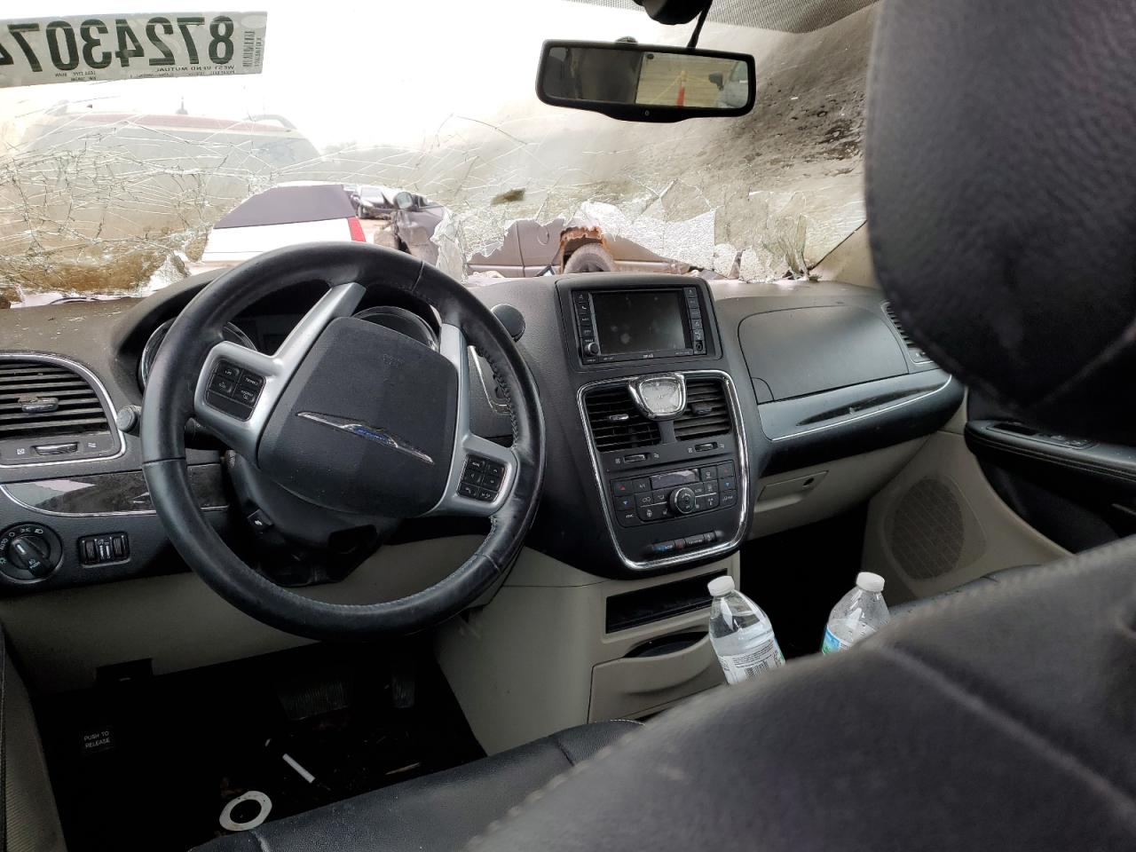 2014 Chrysler Town & Country - Image 8