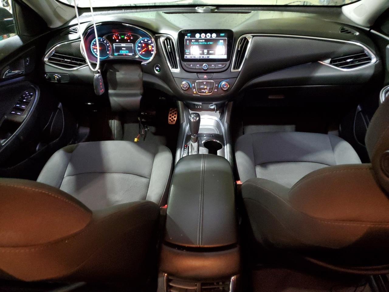 2017 Chevrolet Malibu - Image 8
