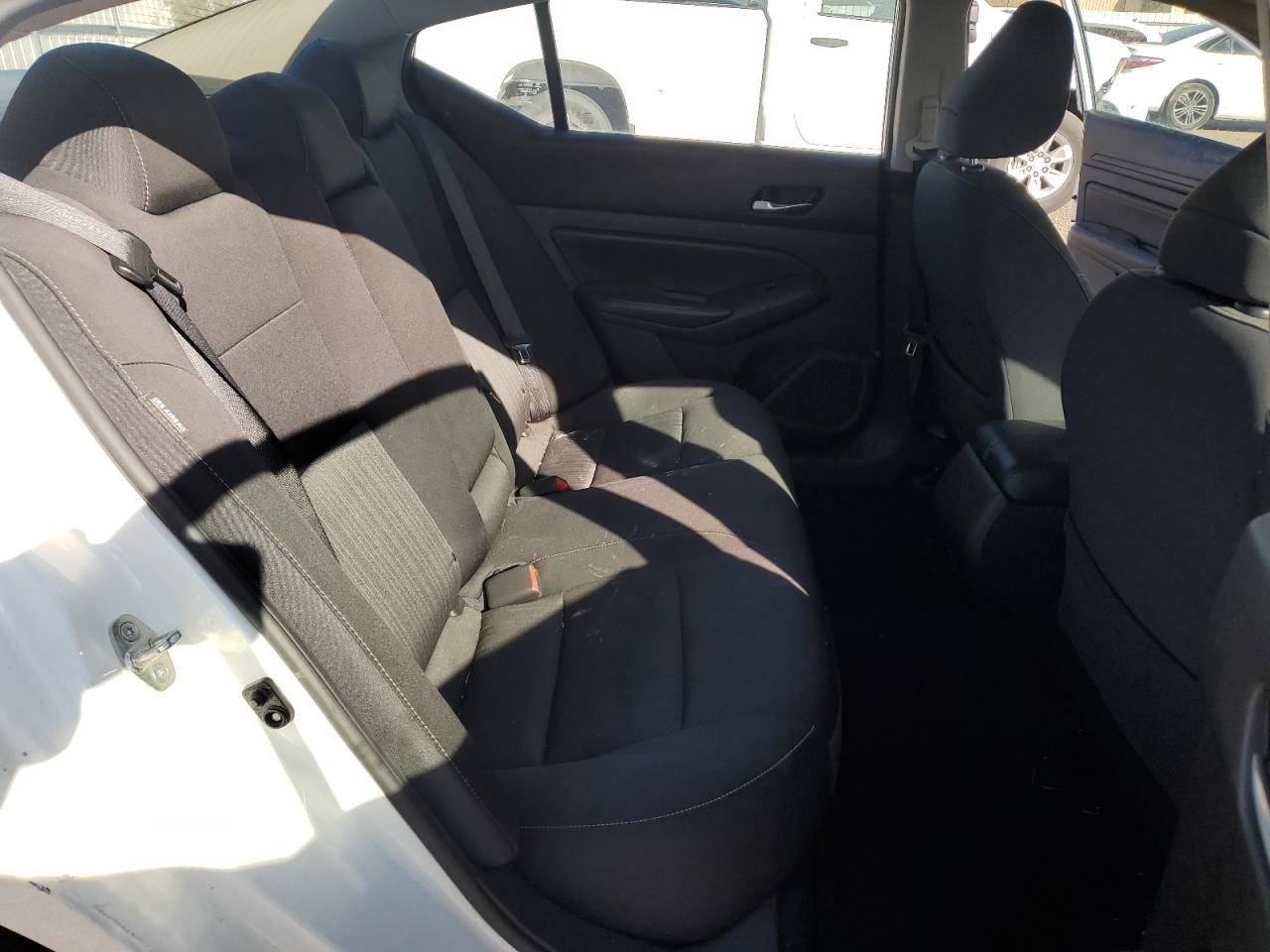 2020 Nissan Altima - Image 10