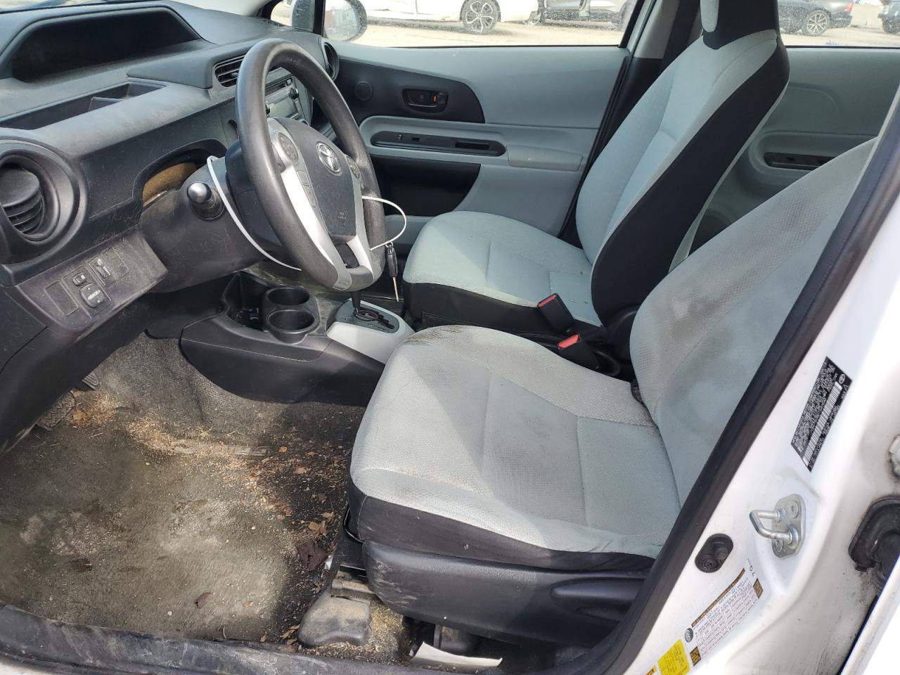 2013 Toyota Prius - Image 7