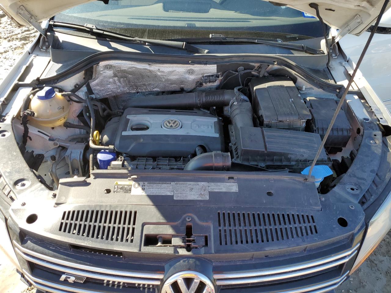 2016 Volkswagen Tiguan - Image 12