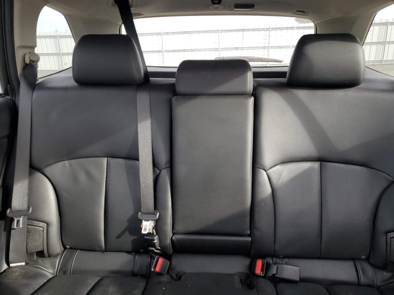2011 Subaru Outback - Image 10
