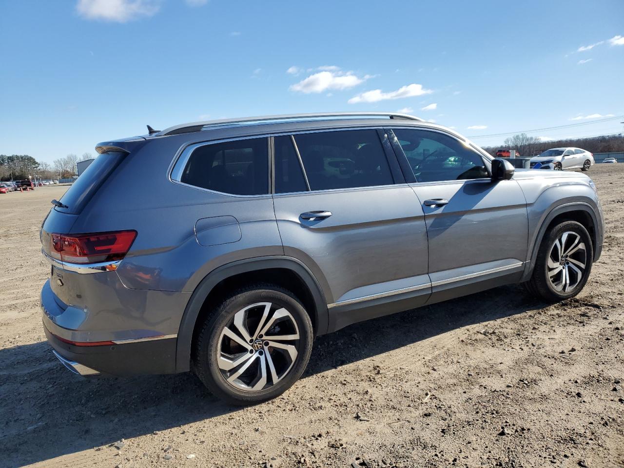 2021 Volkswagen Atlas - Image 3