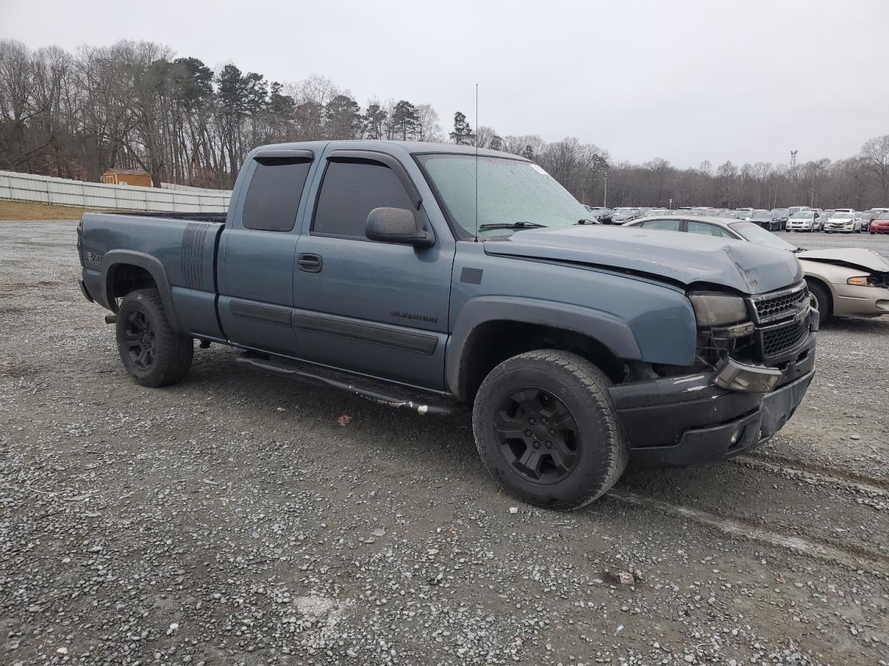 2006 Chevrolet Silverado - Image 4