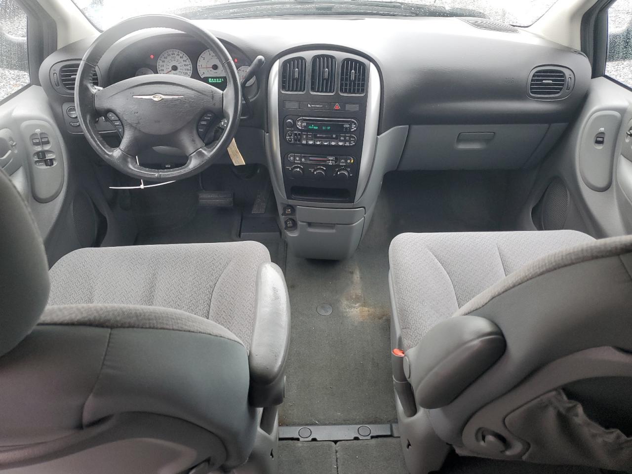 2005 Chrysler Town & Country - Image 8