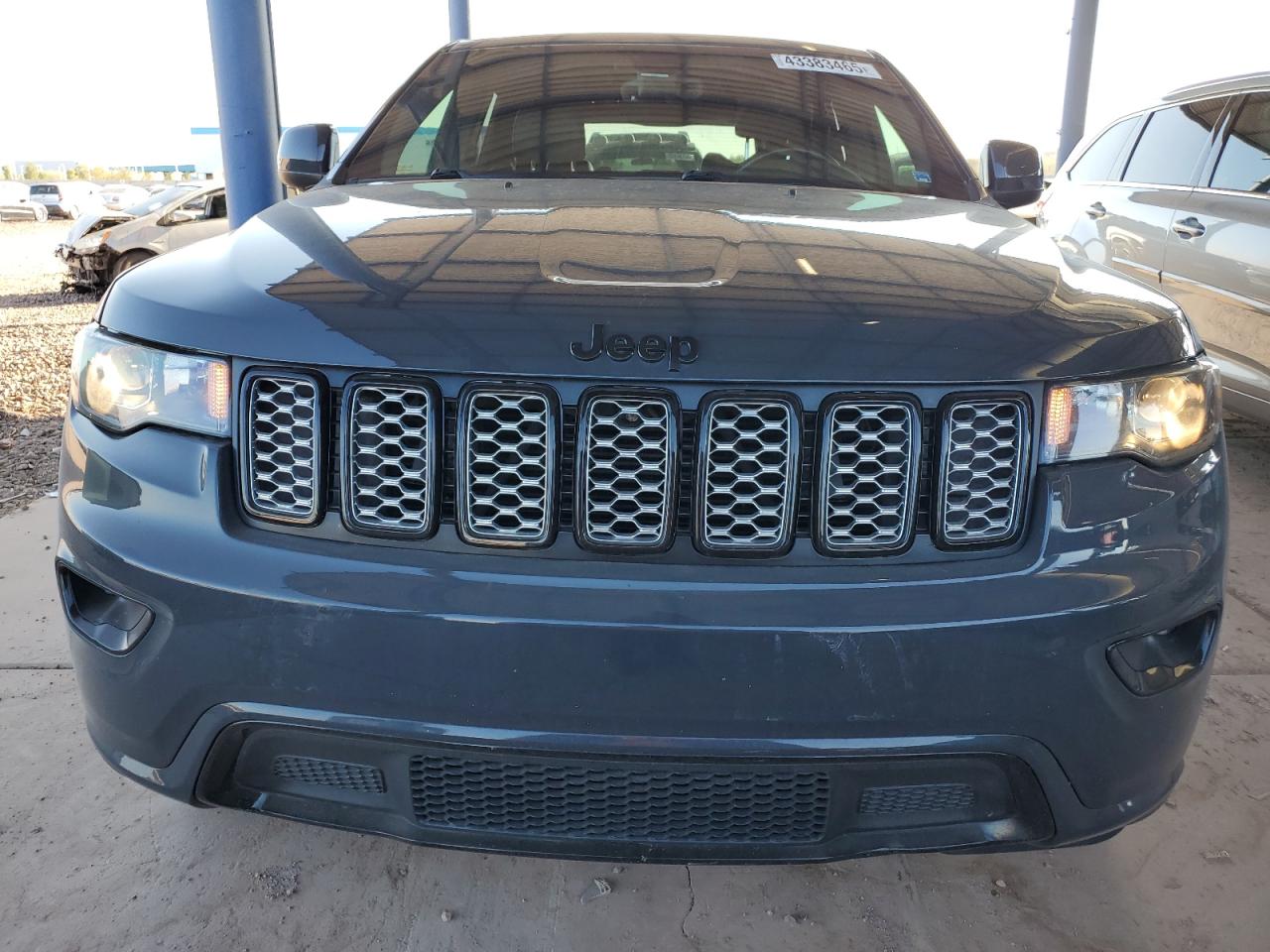 2017 Jeep Grand Cherokee - Image 5