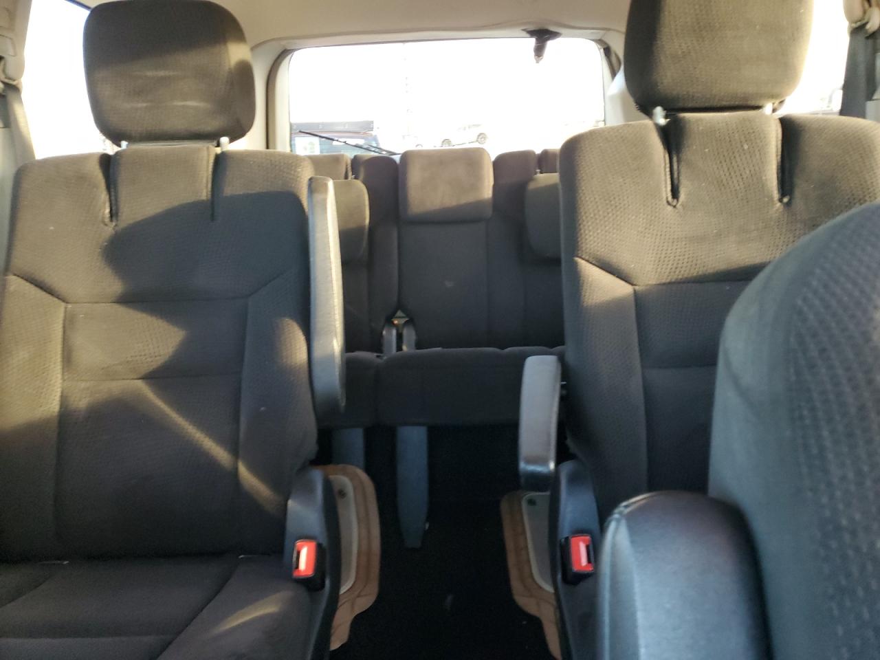 2015 Dodge Caravan - Image 10