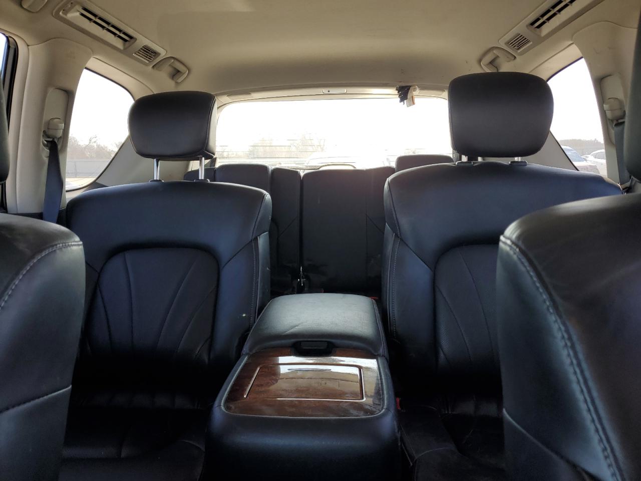2015 Infiniti QX80 - Image 10
