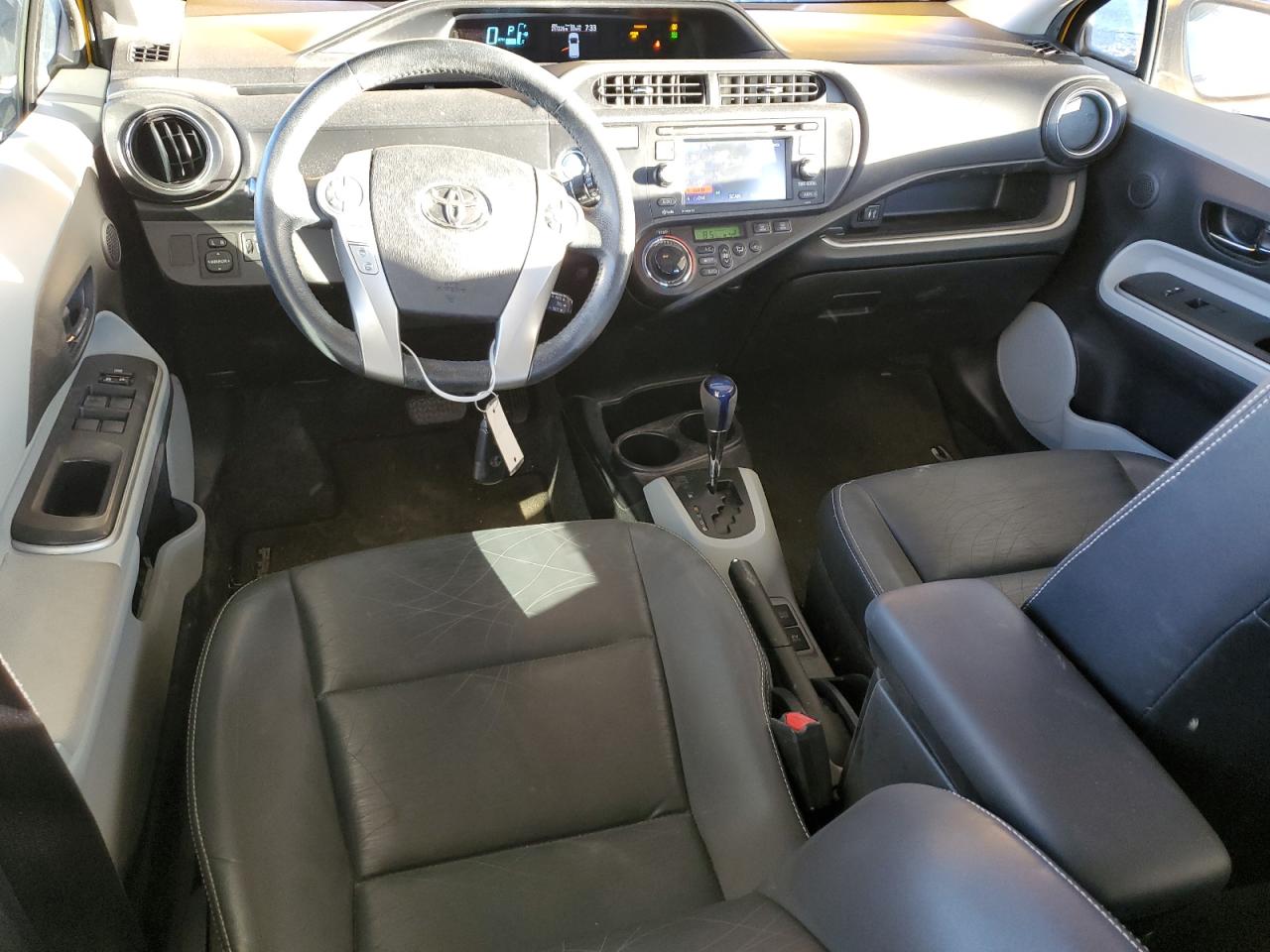 2014 Toyota Prius - Image 8