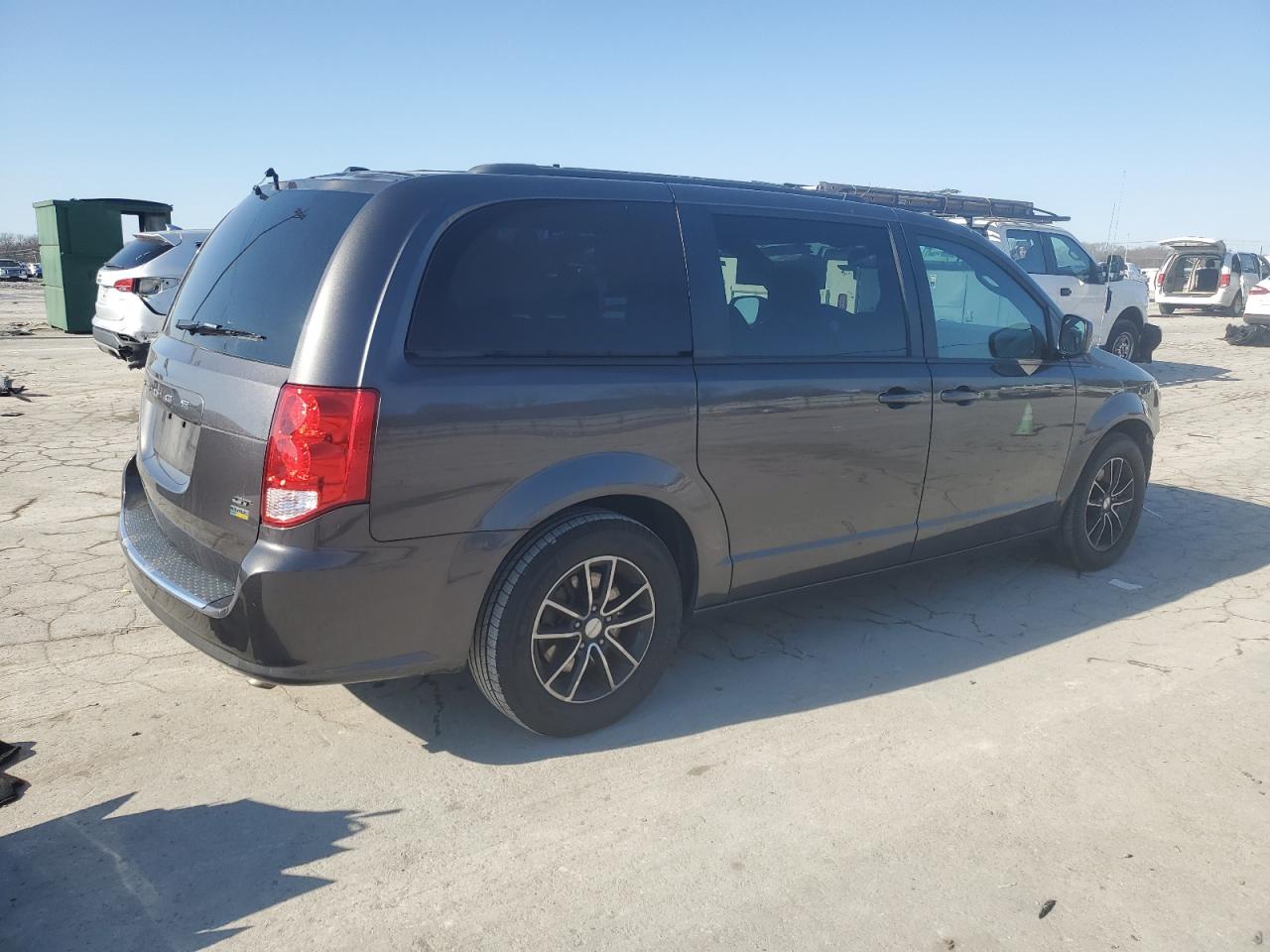 2019 Dodge Caravan - Image 3