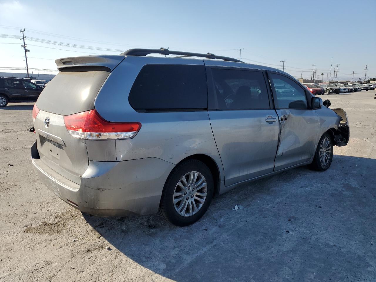 2011 Toyota Sienna - Image 3