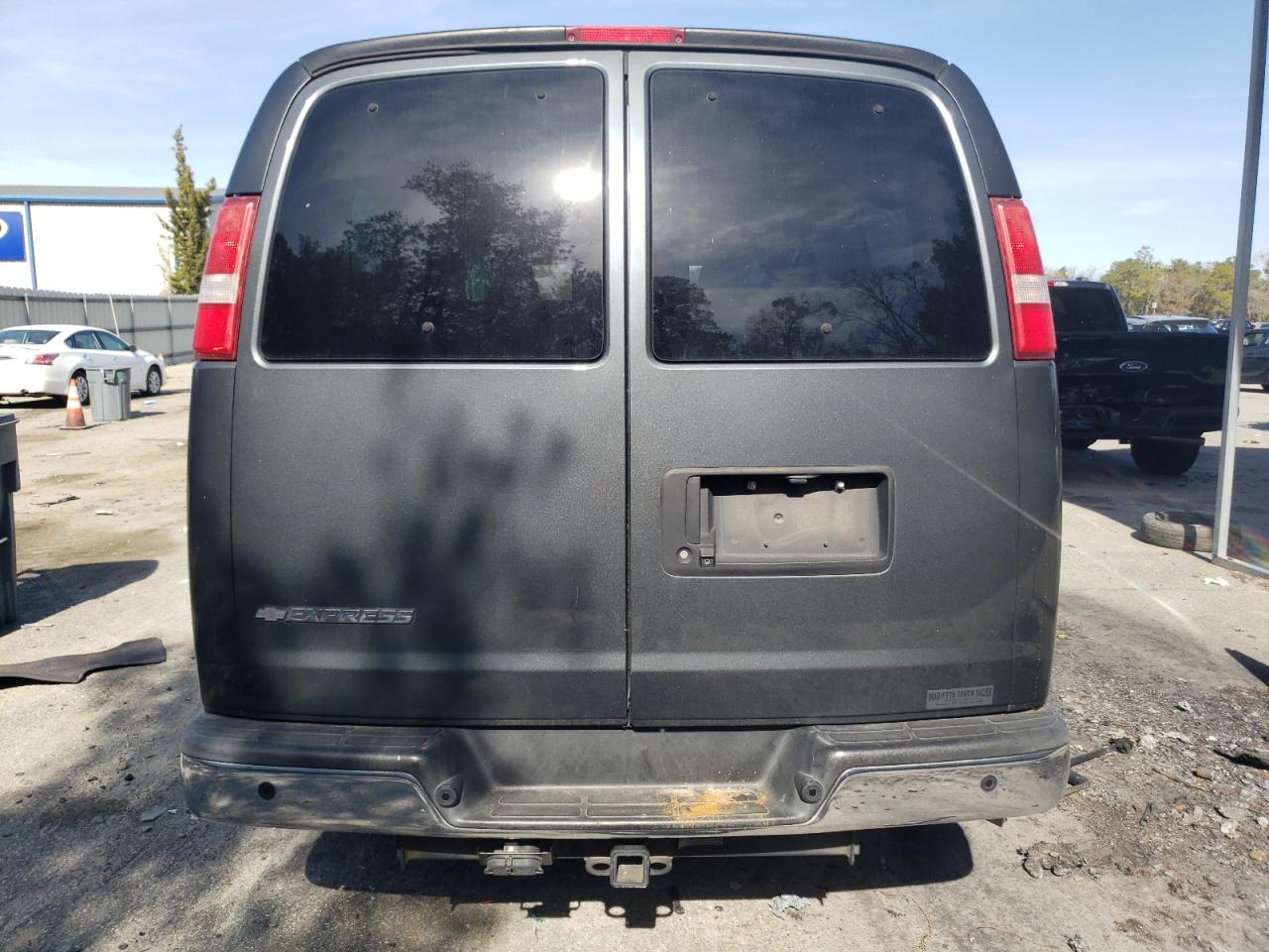 2017 Chevrolet Express - Image 6