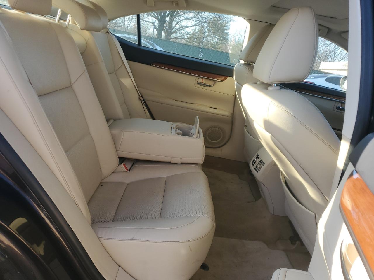 2014 Lexus ES - Image 10