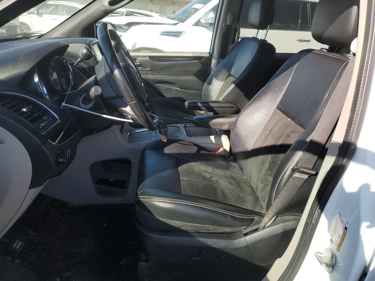 2019 Dodge Caravan - Image 7