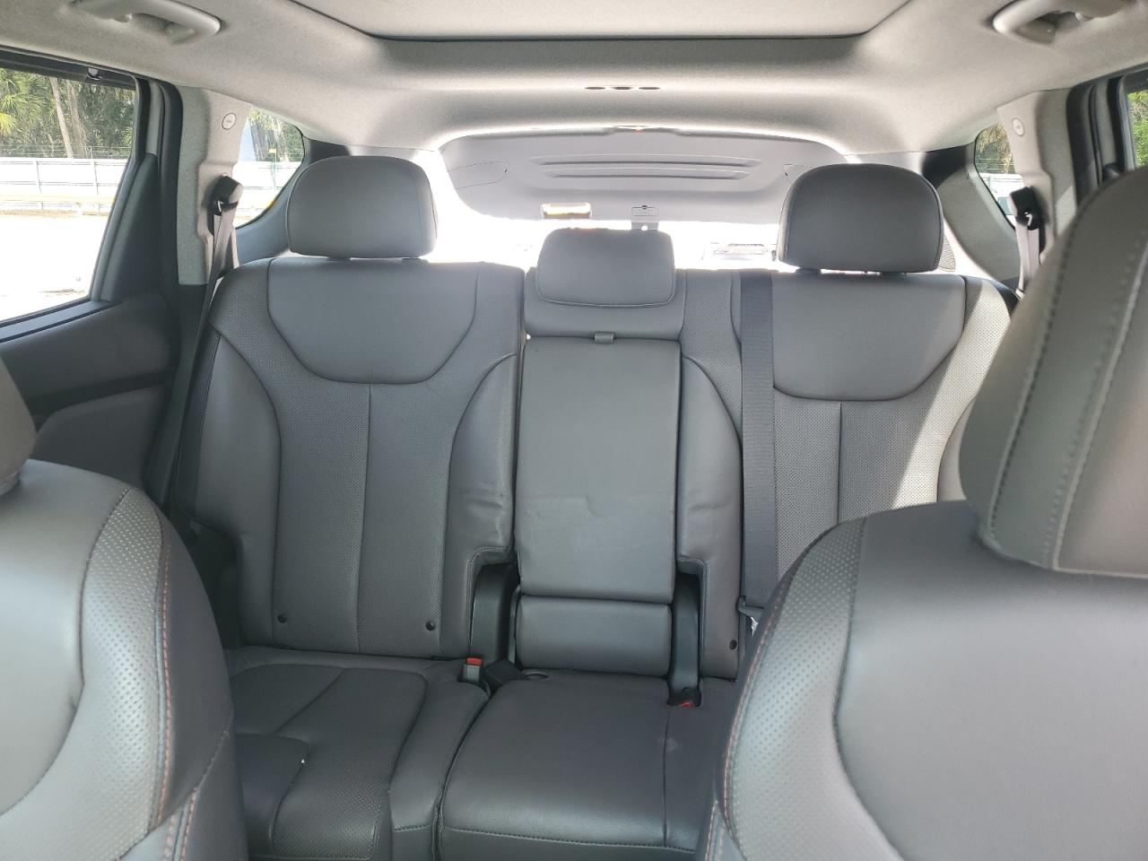 2020 Hyundai Santa Fe - Image 10