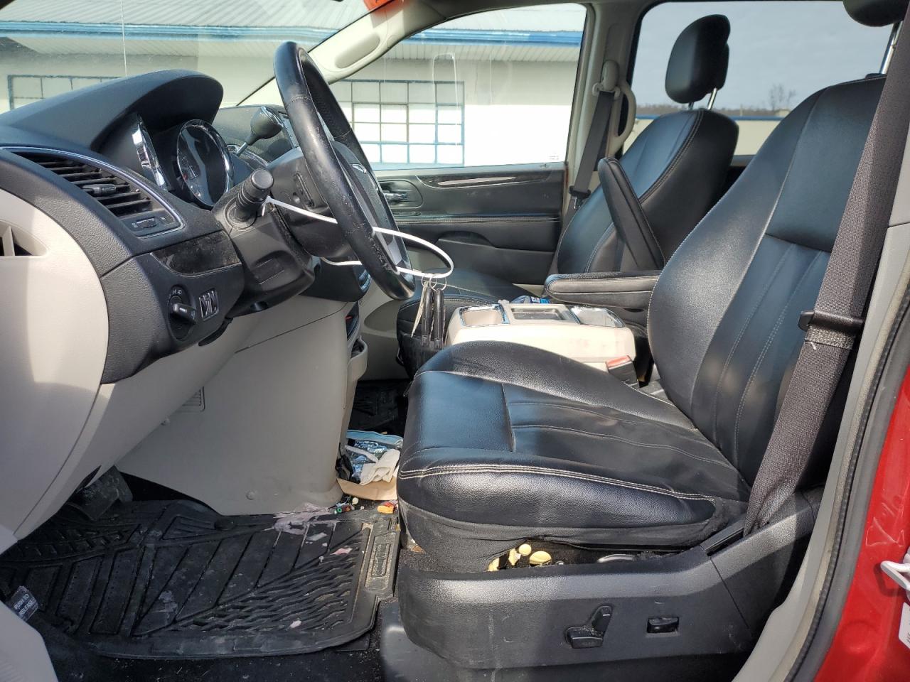 2015 Chrysler Town & Country - Image 7