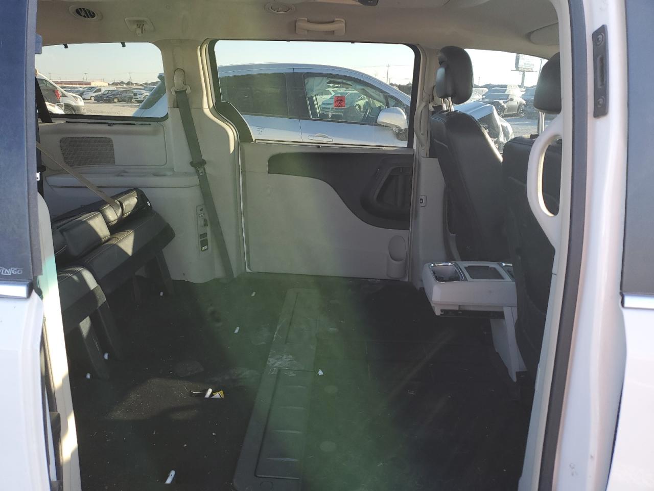 2013 Chrysler Town & Country - Image 11