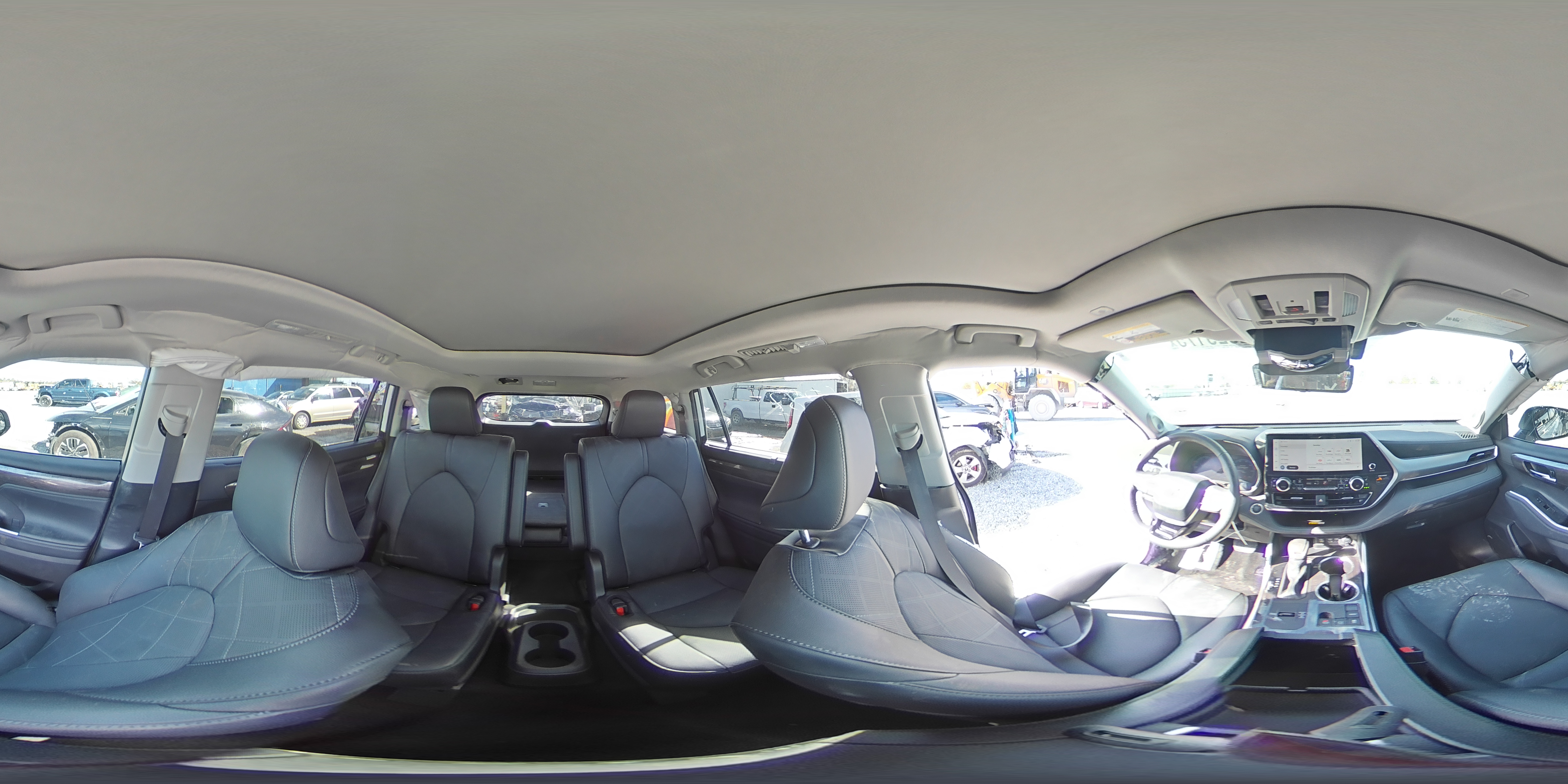 2024 Toyota Highlander - Image 16