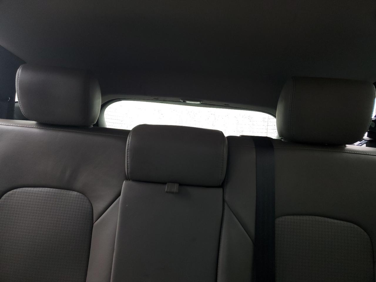2014 Hyundai Santa Fe - Image 10